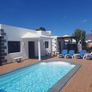 Utopia, 4 Bedrooms Close To Old Town, Heated Pool With Complete Privacy Villa Playa Blanca (Lanzarote)